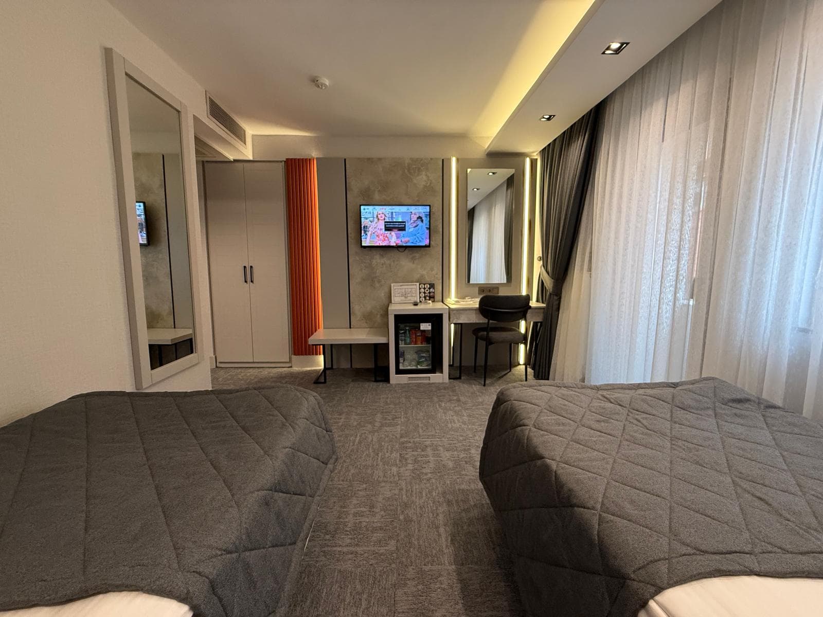 Twin Room ( İKİ AYRI TEK KİŞİLİK YATAKLI ODA )