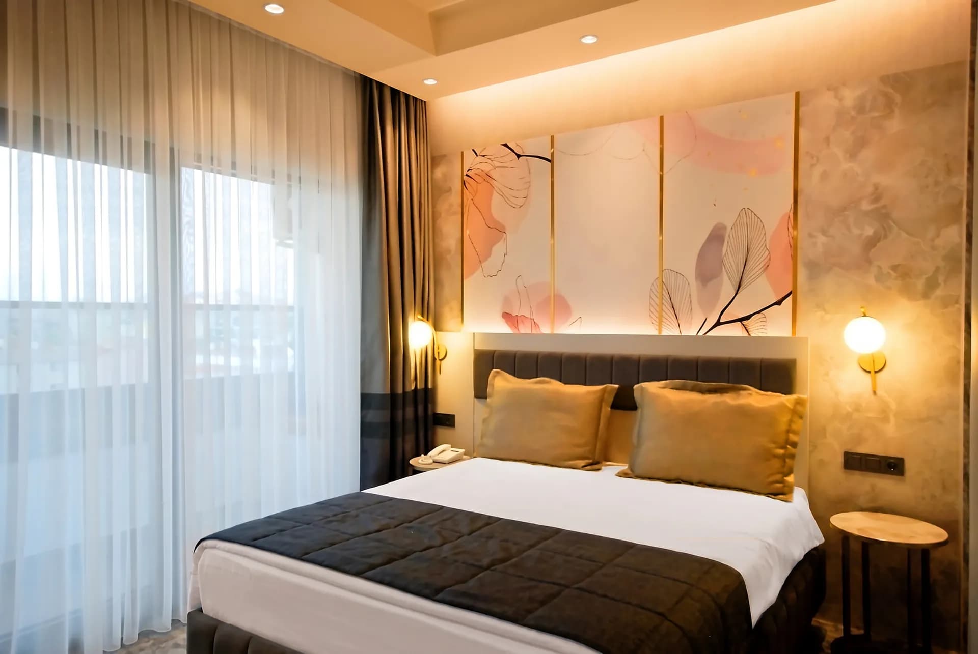 Deluxe French Single Room